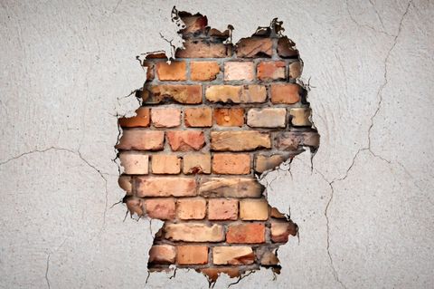 Deutschlands Wirtschaft steckt in einer tiefen Wachstumskrise, zeigen die Wirtschaftsweise in ihrem Frühjahrsgutachten
