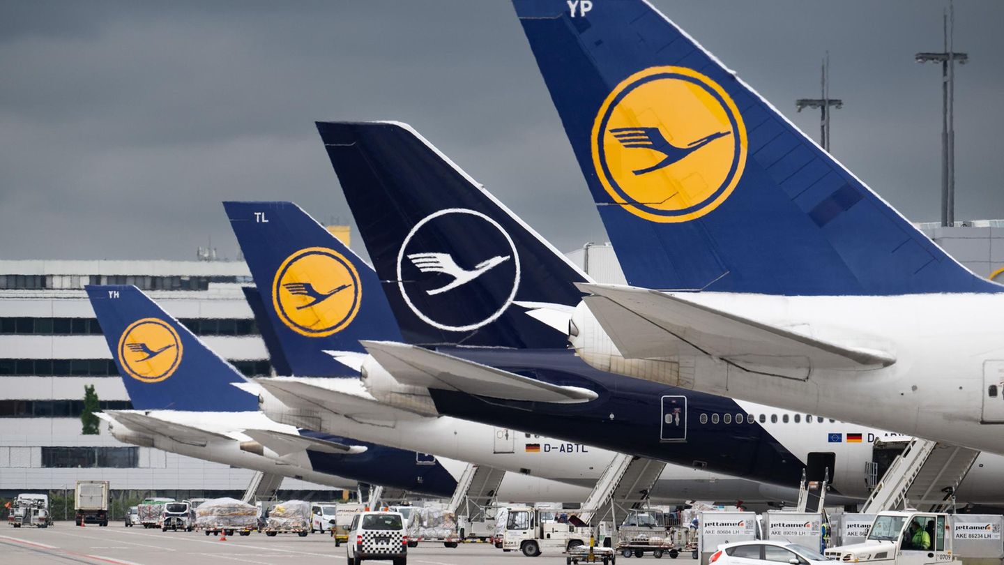 Lufthansa-Maschinen am Flughafen Frankfurt