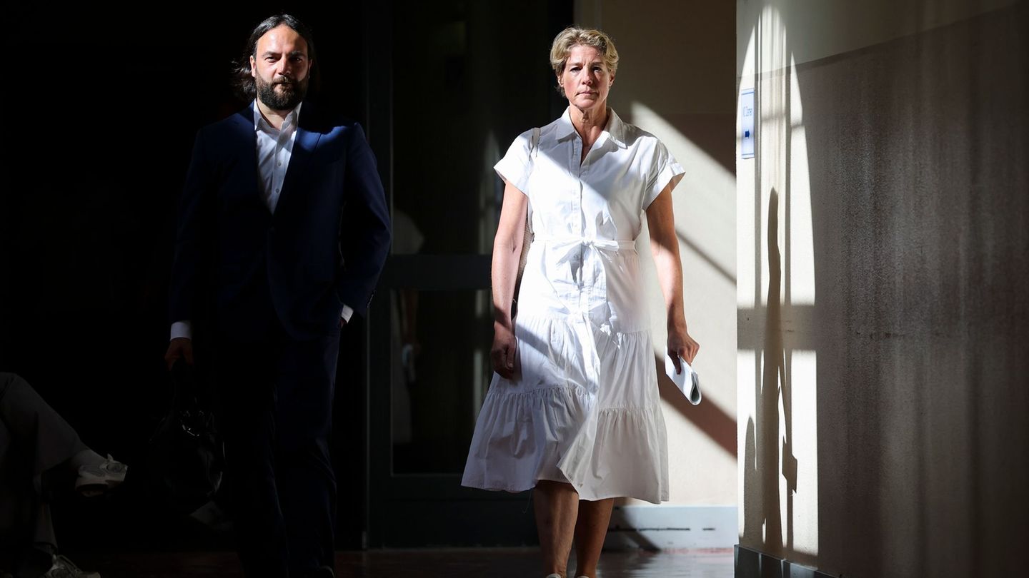 Christina Block und ihr Anwalt Ingo Bott auf dem Weg ins Gericht. Foto: Christian Charisius/dpa