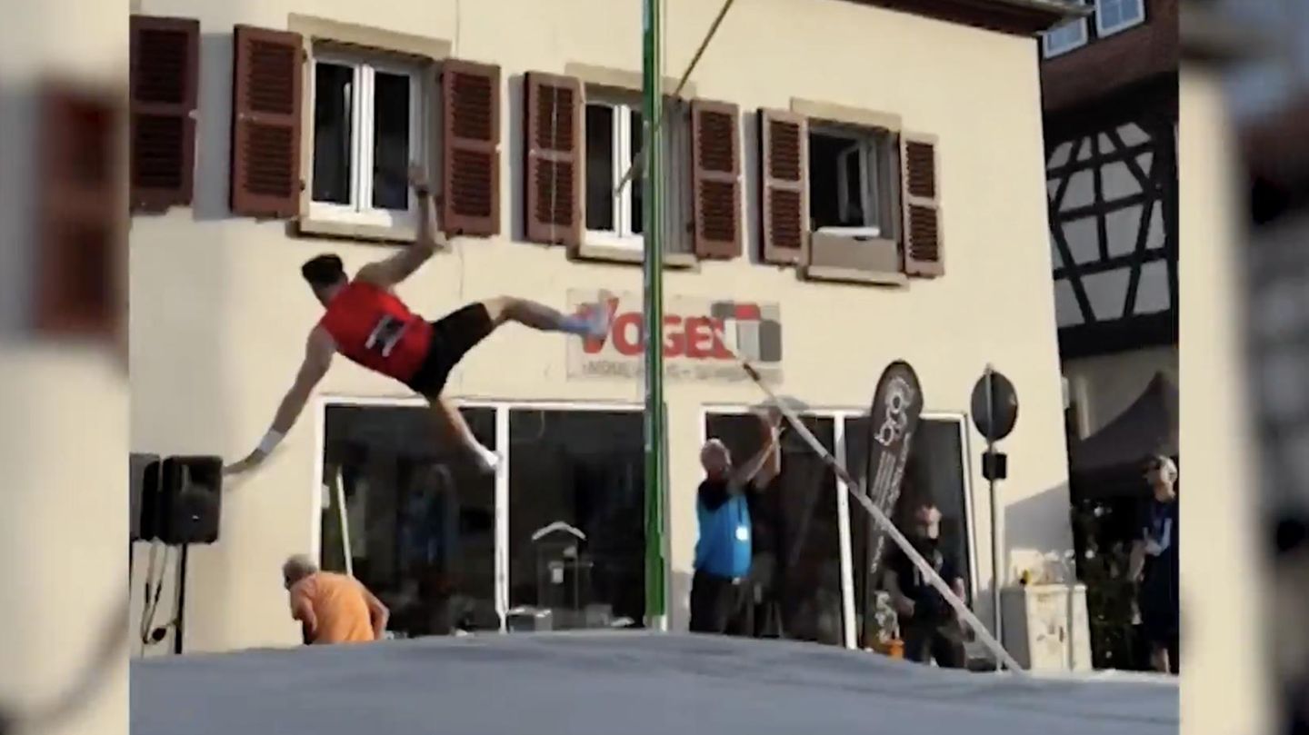 Fünf-Meter-Sturz: Deutscher Stabhochspringer landet neben der Matte