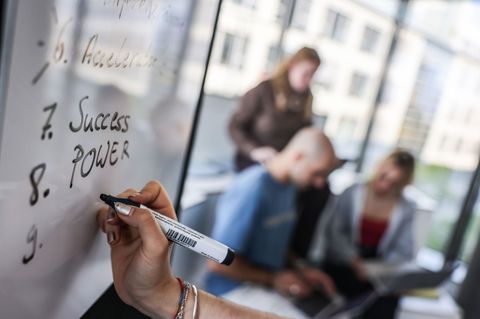 Ein Ergebnis der Untersuchung: Aktuelle und frühere Studenten gründen in vielen anderen europäischen Ländern eher ein Unternehme
