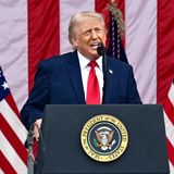 Laut der neuesten Gesundheitsuntersuchung ist bei US-Präsident Donald Trump alles bestens. Seit über einem Jahrzehnt stellen Ärzte dagegen Ferndiagnosen, die von Narzissmus über Demenz bis hin zur Degenerierung des Frontallappens im Gehirn reichen. Offiziell bestätigt ist davon nichts, jedoch mehren sich die Zweifel daran, dass bei dem 79-Jährigen gesundheitlich alles im grünen Bereich ist.