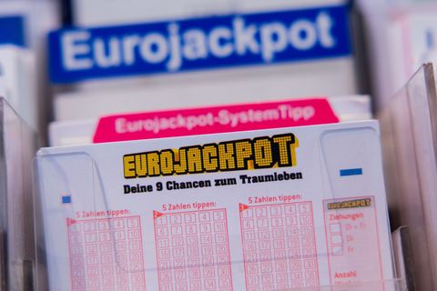 Gleich zwei Millionengewinne gehen nach Sachsen. (Symbolbild) Foto: Rolf Vennenbernd/dpa