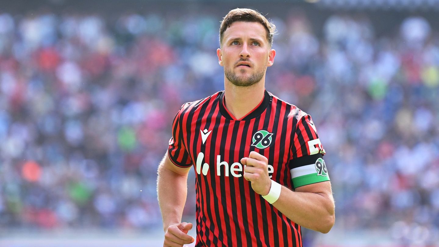 Hannovers Kapitän Enzo Leopold wechselt zu Borussia Mönchengladbach. Foto: Swen Pförtner/dpa
