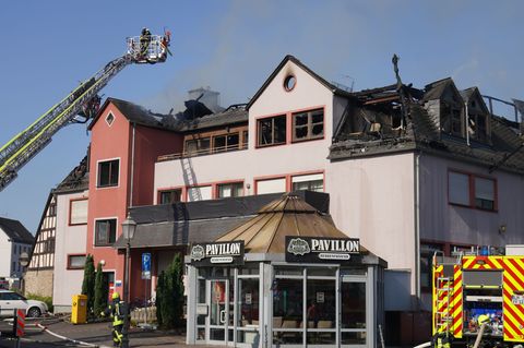 Aktuell laufen in Hadamar noch die Nachlöscharbeiten. Foto: Sascha Ditscher/dpa