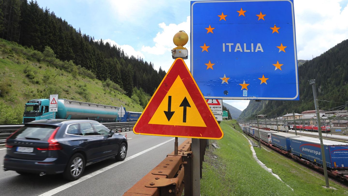 Der Grenzverkehr zwischen Italien und Österreich rückt vor der geplanten Brenner-Blockade in den Fokus. (Archivbild) Foto: Karl-