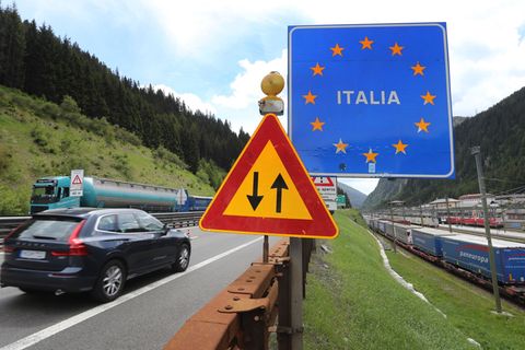 Der Grenzverkehr zwischen Italien und Österreich rückt vor der geplanten Brenner-Blockade in den Fokus. (Archivbild) Foto: Karl-