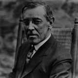 Ähnlich erging es Woodrow Wilson (1913–1921). Er soll einen Schlaganfall erlitten haben – dies sogar während der Friedensverhandlungen von Versailles nach dem Ersten Weltkrieg. Seine Frau übernahm damals etliche Amtsgeschäfte, die Öffentlichkeit hatte keine Ahnung. Statt eines Schlaganfalls halten Historiker aber auch eine Erkrankung an der Spanischen Grippe für möglich.