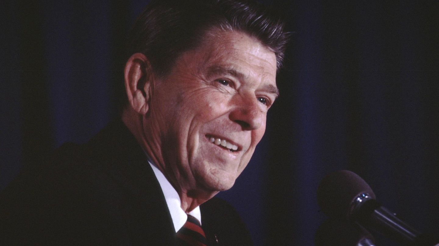Fast die Hälfte aller US-Präsidenten soll mindestens einmal während ihrer Amtszeit ernsthaft erkrankt sein, ohne sofort die Öffentlichkeit zu informieren. Bei Ronald Reagan (1981–1989) wurde über eine Alzheimer-Erkrankung im Amt spekuliert – er selbst machte die Diagnose 1994 publik.