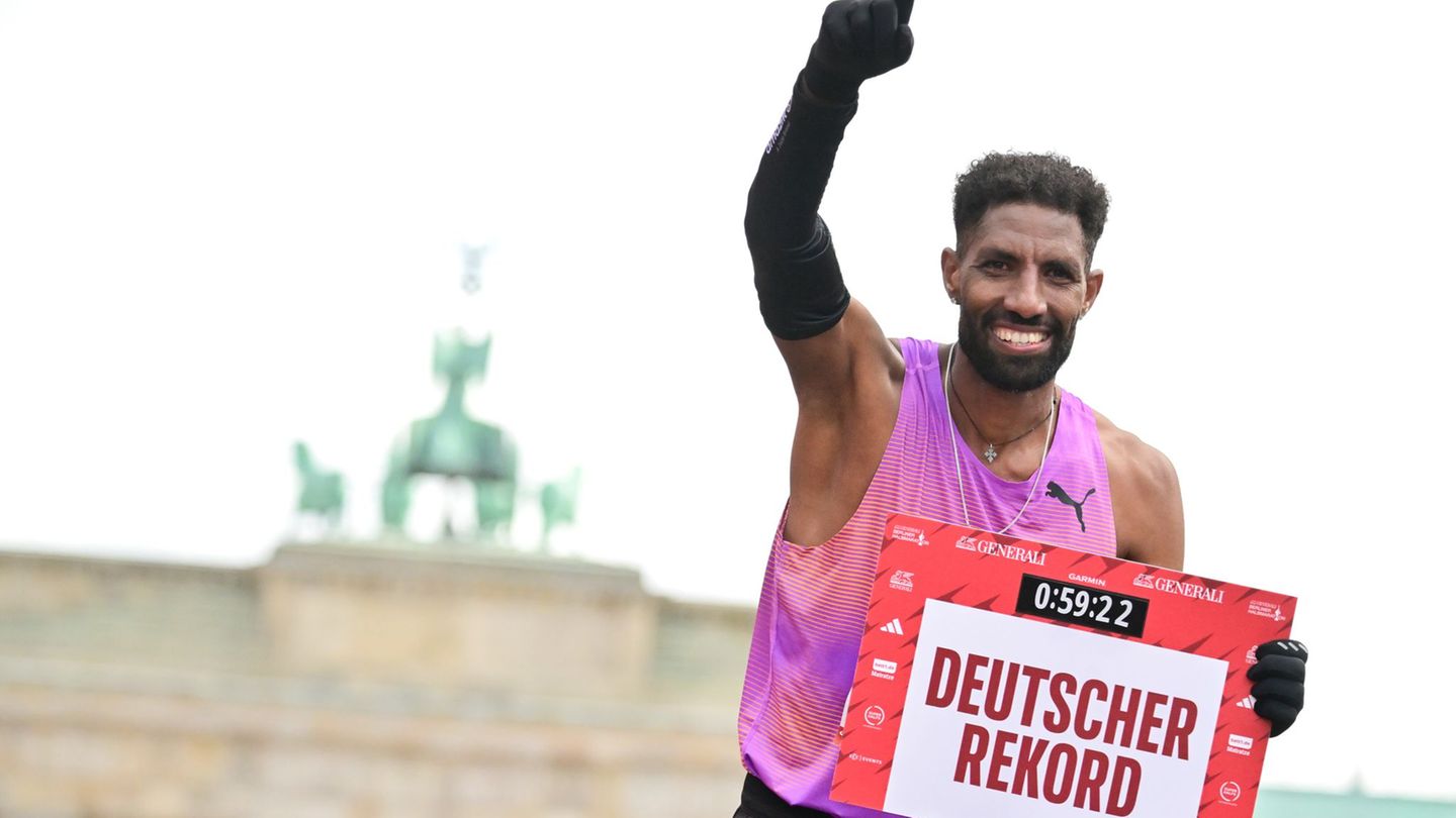 Wird in Frankfurt zum Gejagten: Marathon-Rekordler Amanal Petros. (Archivbild) Foto: Sebastian Gollnow/dpa