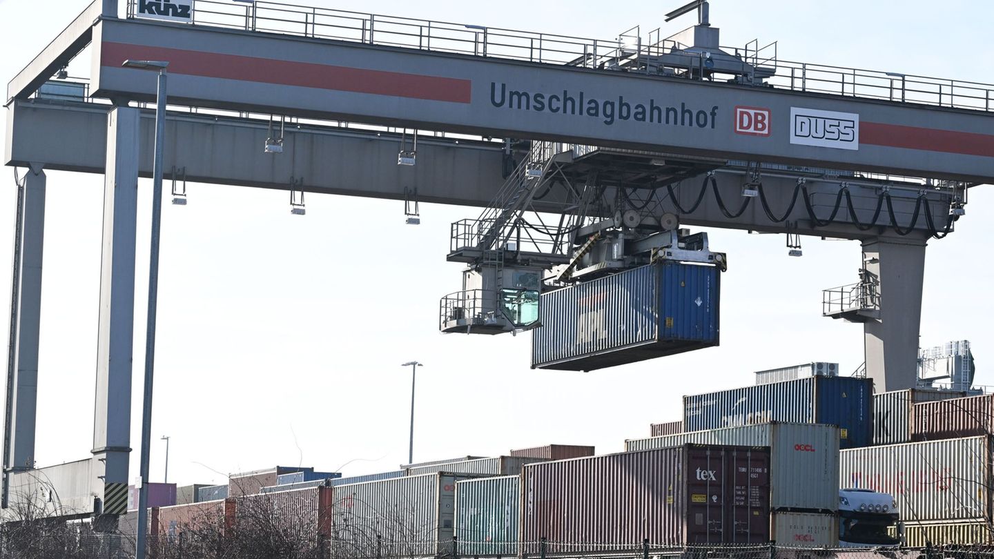 Baden-Württemberg steigert die Exporte. (Symbolbild) Foto: Bernd Weißbrod/dpa