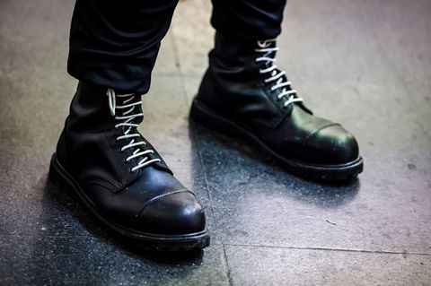 Springerstiefel sind als Symbol der rechtsextremen Szene bekannt – eine neu aufgelegte Broschüre des Innenministeriums informier