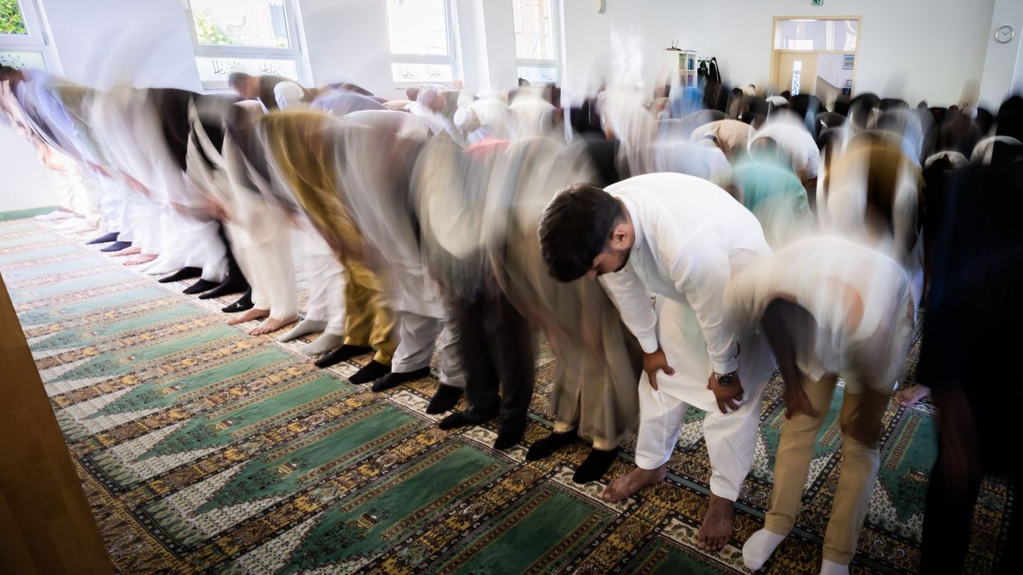 Das Opferfest Eid al-Adha gehört zu den wichtigsten religiösen Feiertagen der Muslime. Foto: Christoph Soeder/dpa