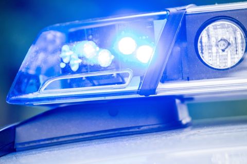 Der 21-Jährige wurde bei dem Unfall schwer verletzt. (Symbolbild) Foto: Lino Mirgeler/dpa