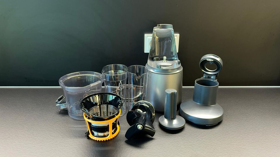 Der Lieferumfang des Kenwood-Juicers gleicht sich natürlich mit dem der Konkurrenz