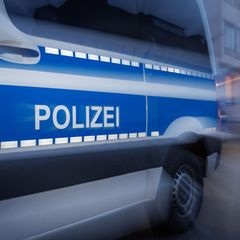 Nach dem Fund eines leblosen 25-Jährigen in der Rednitz im mittelfränkischen Stein ermittelt die Kriminalpolizei. (Symbolbild) F