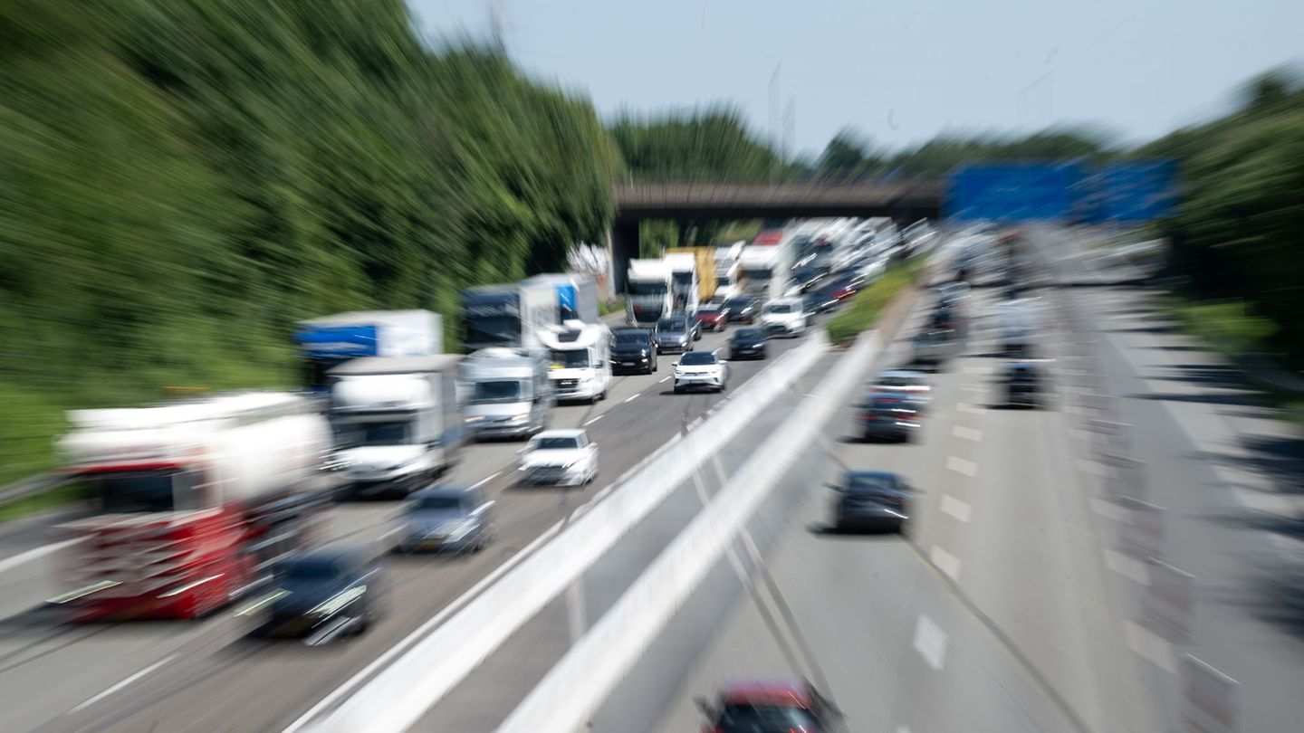 Auf der A2 zwischen dem Kreuz Magdeburg und der Anschlussstelle Alleringersleben staut sich der Verkehr. (Symbolbild) Foto: Fabi