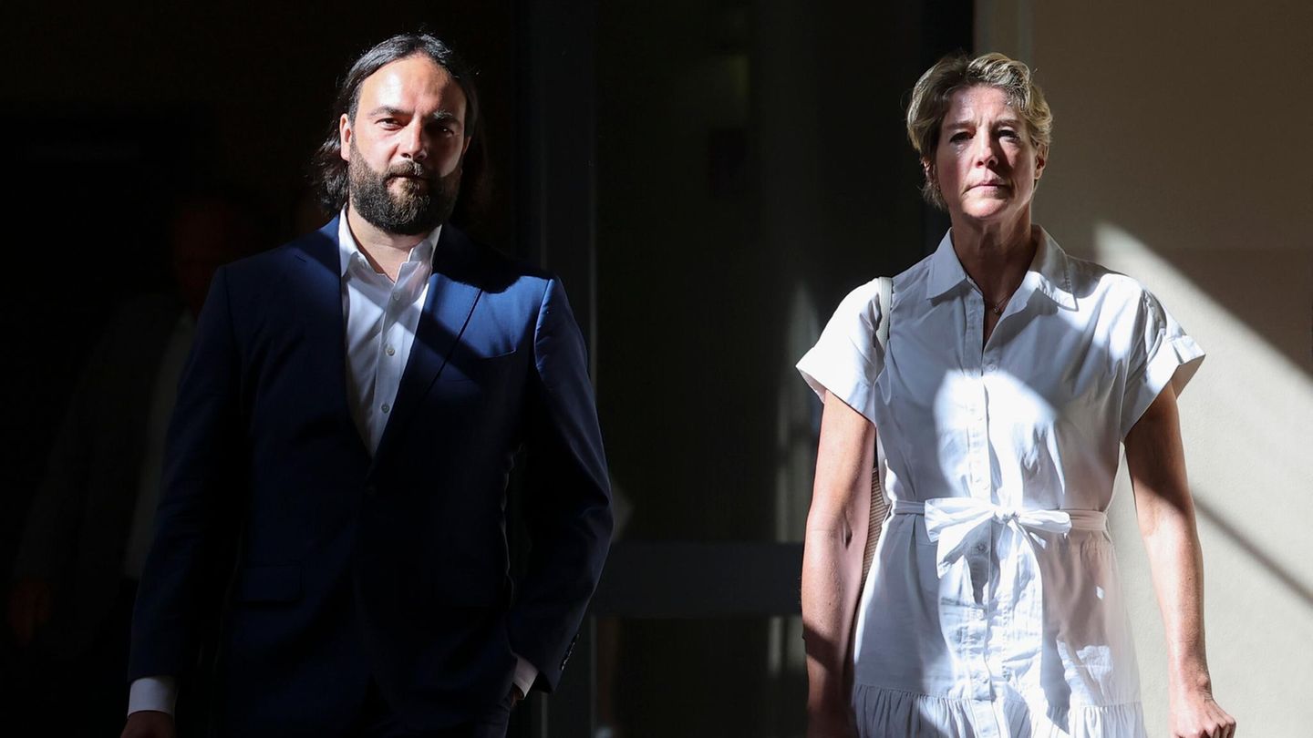 Christina Block Ingo Bott auf dem Weg in den Gerichtssaal