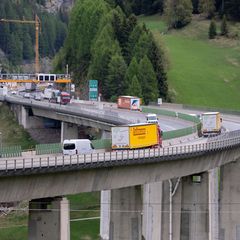 Immer mehr Autos und Lastwagen auf der Brennerautobahn sorgen seit Jahren für Streit zwischen Bayern, Österreich und Italien. (A