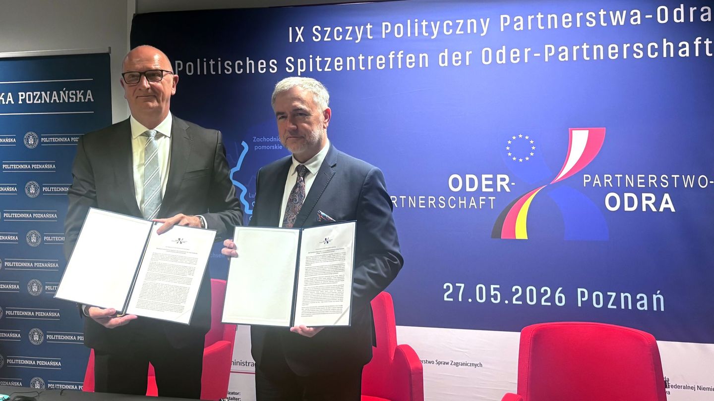 Brandenburgs Ministerpräsident Dietmar Woidke (SPD) und der Marschall der Woidwodschaft Großpolen (Wielkopolskie), Marek Wozniak