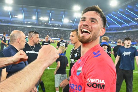 Kehrt nach Stuttgart zurück: Dennis Seimen nach dem Aufstieg mit Paderborn. Foto: Swen Pförtner/dpa