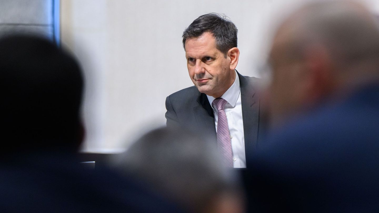 Präsentierte sich im Landtag staatstragend und zukunftsgewandt: Ministerpräsident Olaf Lies von der SPD. (Archivbild) Foto: Juli