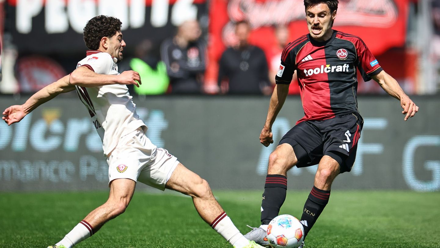 Tom Baack (r) lief in 20 Liga-Spielen für Nürnberg auf. Foto: Daniel Karmann/dpa