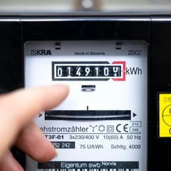 Die Verbraucherzentrale NRW berät immer mehr Menschen, die von einer drohenden Sperrung ihres Strom- und Gasanschlusses betroffe