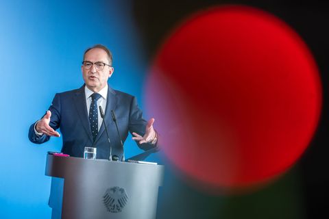 Die Gegenangriffe sollen auch ohne Kenntnis des Betroffenen erlaubt sein. Foto: Michael Kappeler/dpa