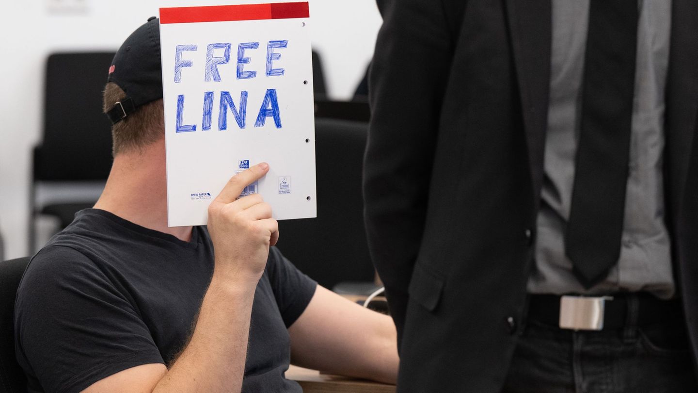 Die restliche Strafe von Lina E. wird zur Bewährung ausgesetzt. (Archivbild) Foto: Sebastian Kahnert/dpa