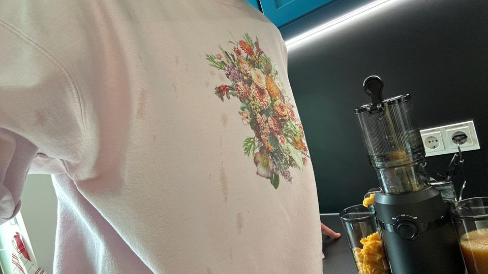 Der Fretta-Entsafter verbrachte das Kunststück, den Pullover des Testers zu ruinieren