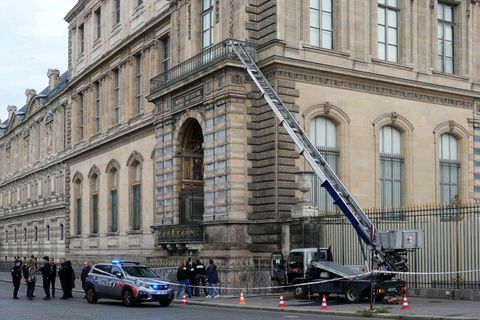 Erst lieferte der Louvre-Raub Stoff für ein Enthüllungsbuch, jetzt wird der Einbruch auch verfilmt.(Archivbild) Foto: Dimitar Di