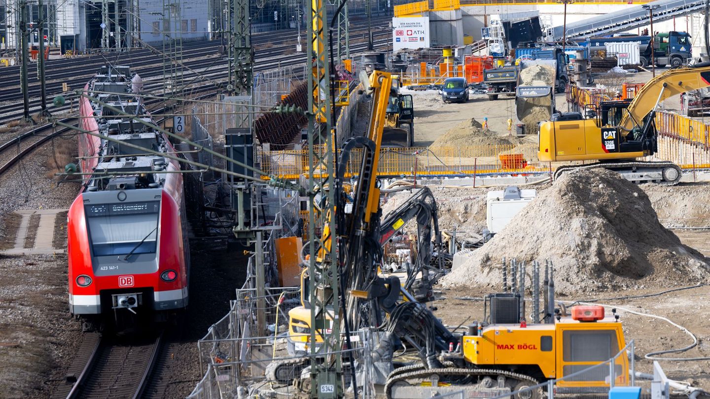 Die Sperrung der S-Bahn-Stammstrecke bei Laim wird bis Freitag verlängert (Archiv). Foto: Sven Hoppe/dpa