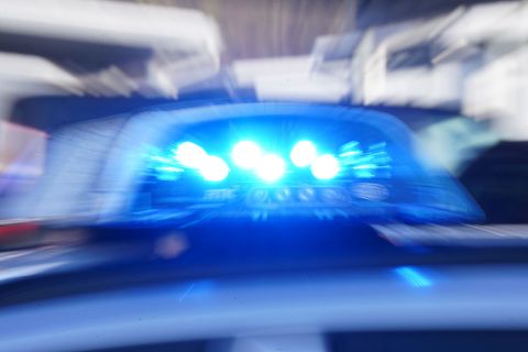 Ein E-Scooter-Fahrer ist von einem Autofahrer angefahren und schwer verletzt worden. (Illustration) Foto: Marcus Brandt/dpa