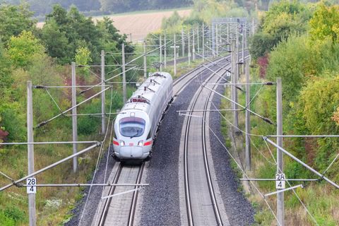 Der Ausfall eines Stellwerks sorgt derzeit für große Probleme im Bahnverkehr zwischen Hamburg und Berlin. (Archivbild) Foto: Jul