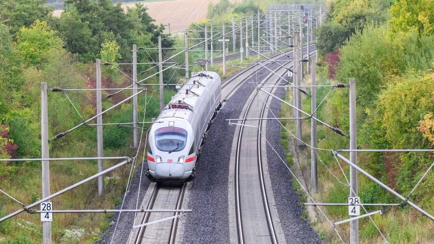 Der Ausfall eines Stellwerks sorgt derzeit für große Probleme im Bahnverkehr zwischen Hamburg und Berlin. (Archivbild) Foto: Jul