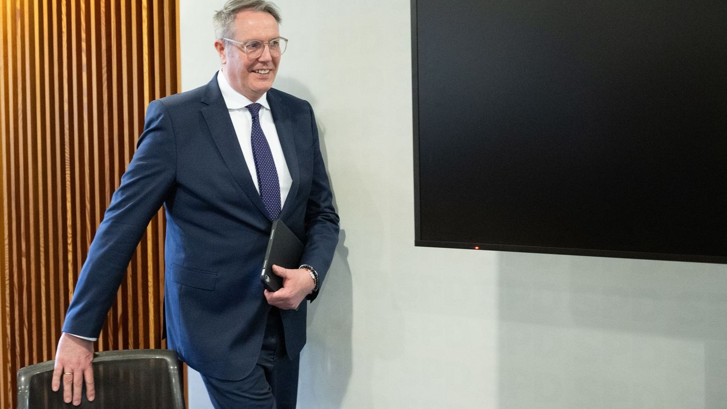 Die Idee mit den zwei Lotto-Geschäftsführern kam von beiden Koalitionspartnern, sagt Schweitzer. (Archivbild) Foto: Boris Roessl