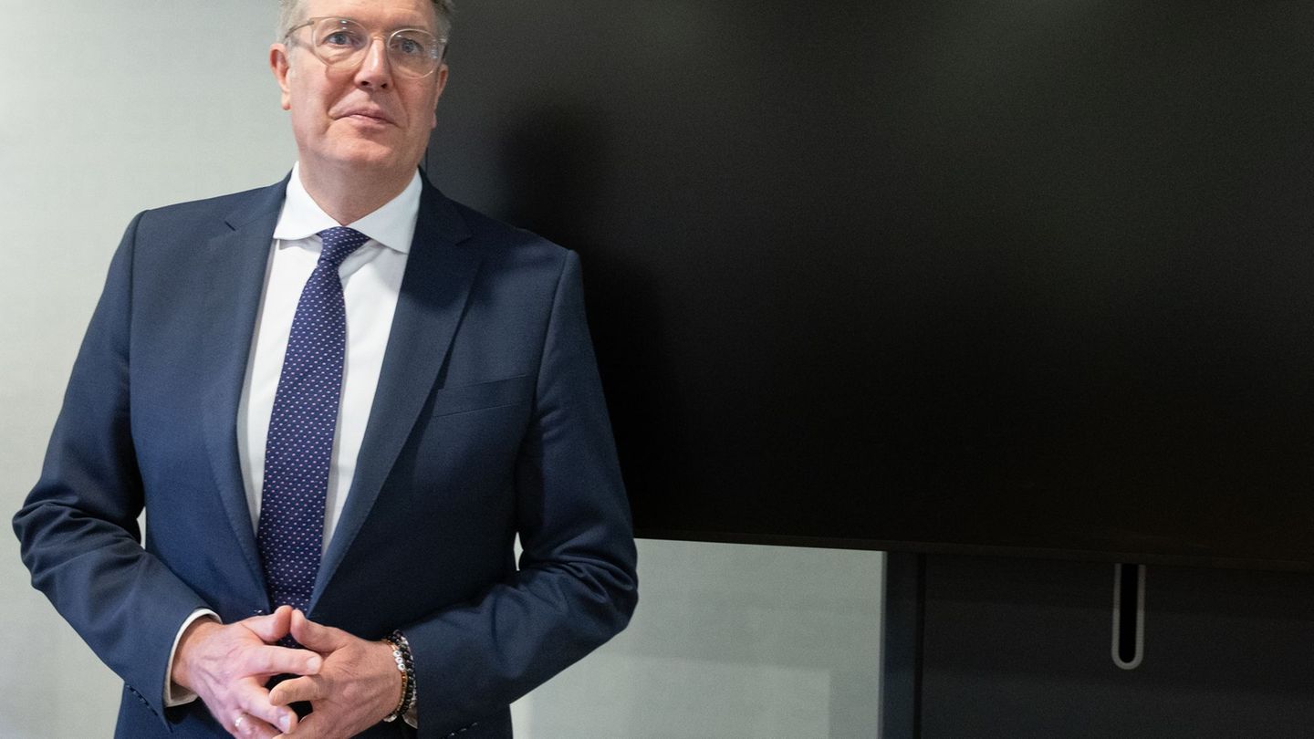 Schweitzer spricht von einem klaren Stimmungsbild in der SPD-Fraktion. (Archivbild) Foto: Boris Roessler/dpa