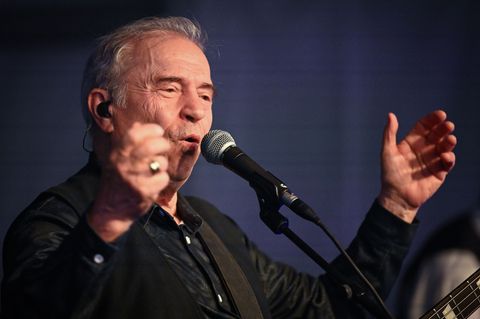 Sänger und Bassist Günther Sigl von der Spider Murphy Gang verteidigt das Lid „Skandal im Sperrbezirk“. (Archivbild) Foto: Soere