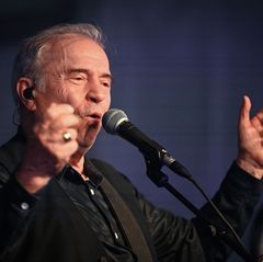 Sänger und Bassist Günther Sigl von der Spider Murphy Gang verteidigt das Lid „Skandal im Sperrbezirk“. (Archivbild) Foto: Soere