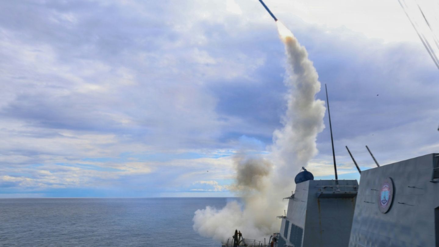 Ein Centcom-Bild zeigt einen Tomahawk-Marschflugkörper