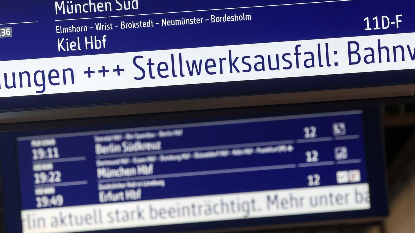 Fahrgäste der Bahn müssen sich zwischen Berlin und Hamburg auf Verspätungen und Zugausfälle einstellen. Foto: Bodo Marks/dpa