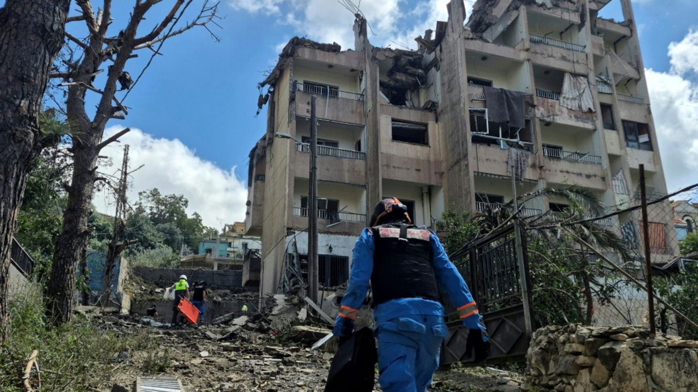 Zerstörung in Nabatije nach israelischem Angriff am Montag
