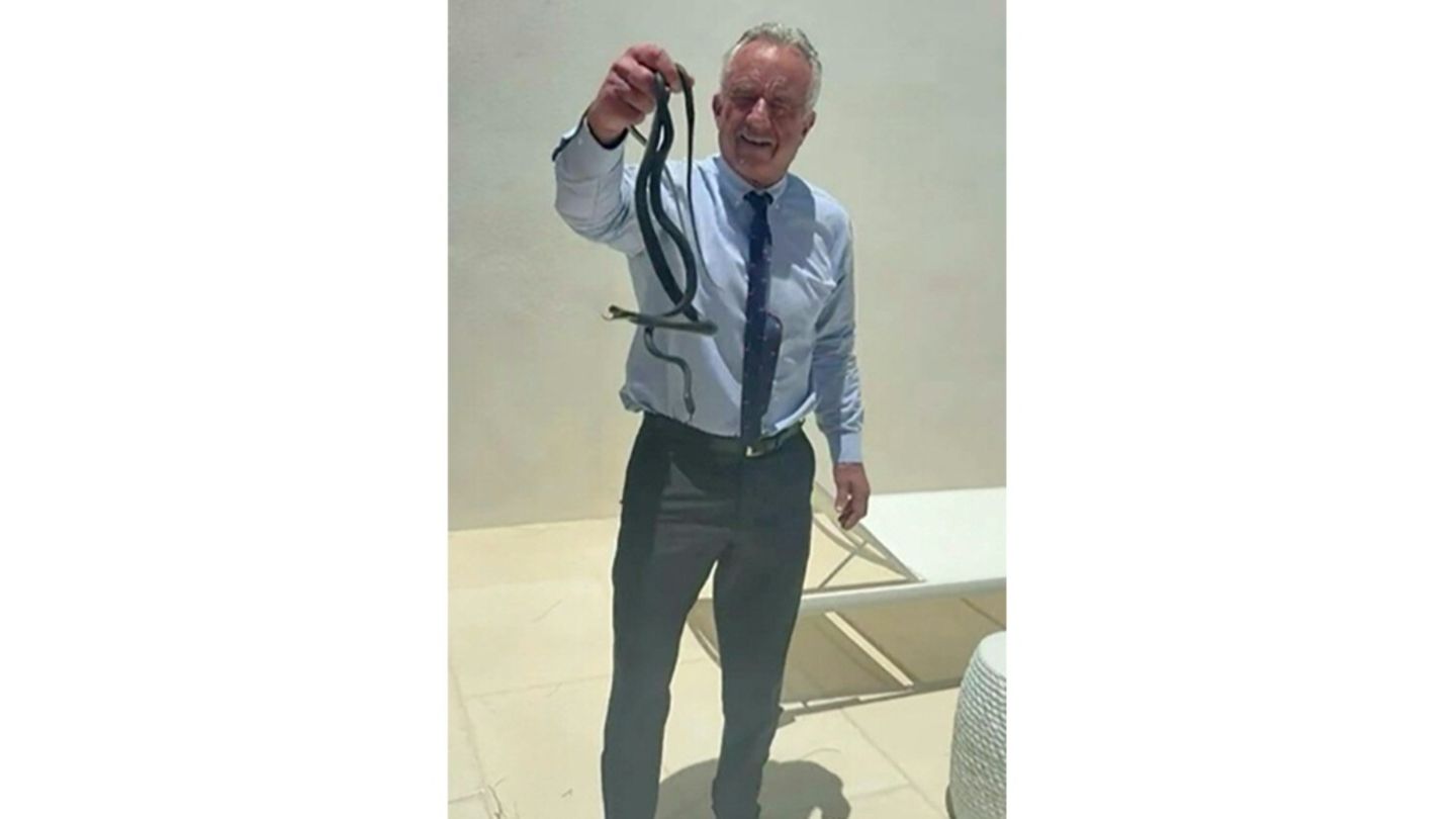 Robert F. Kennedy Jr. mit den Nattern