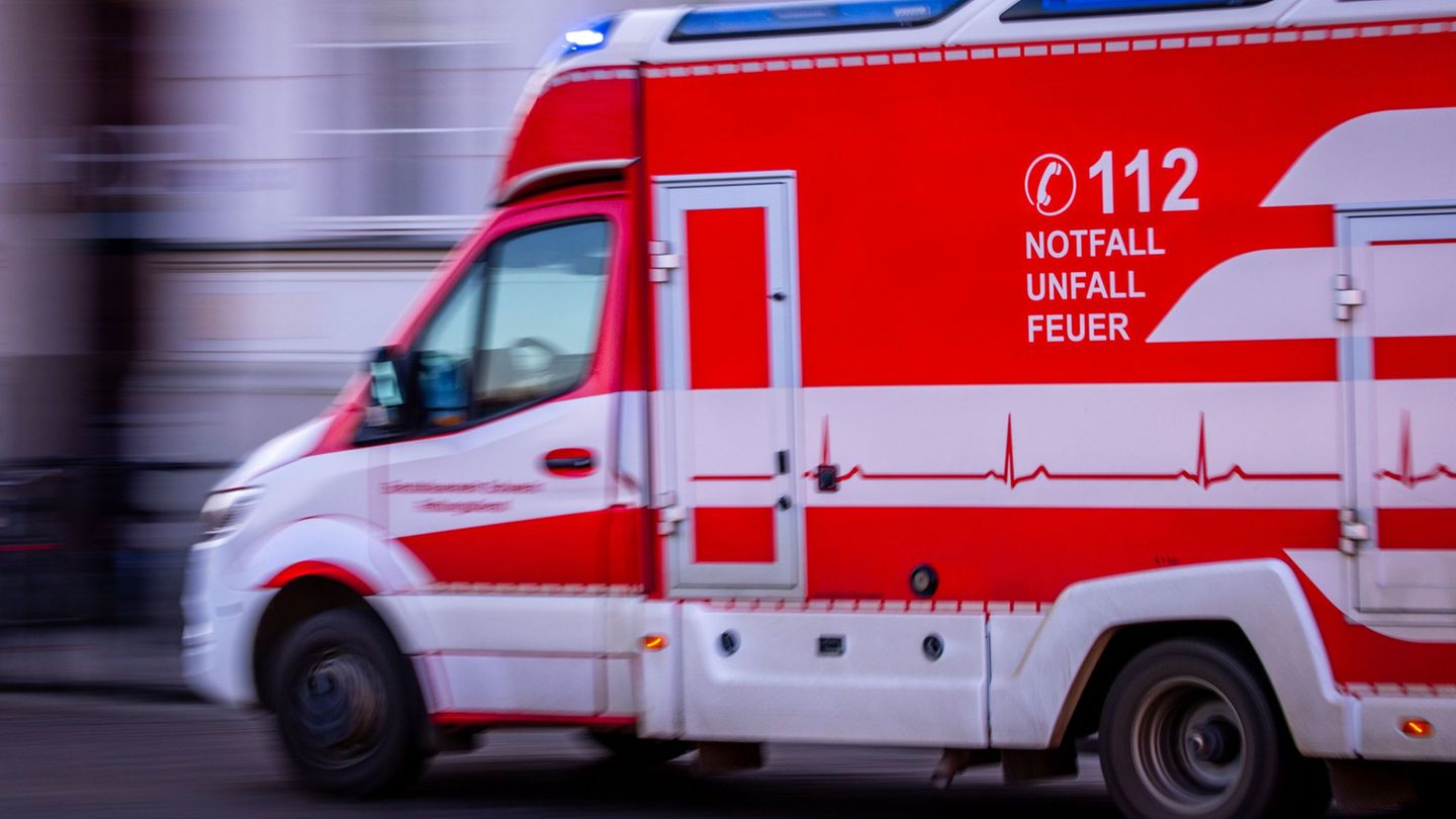 Der Mann kann nur leblos geborgen werden. (Symbolbild) Foto: Jens Büttner/dpa