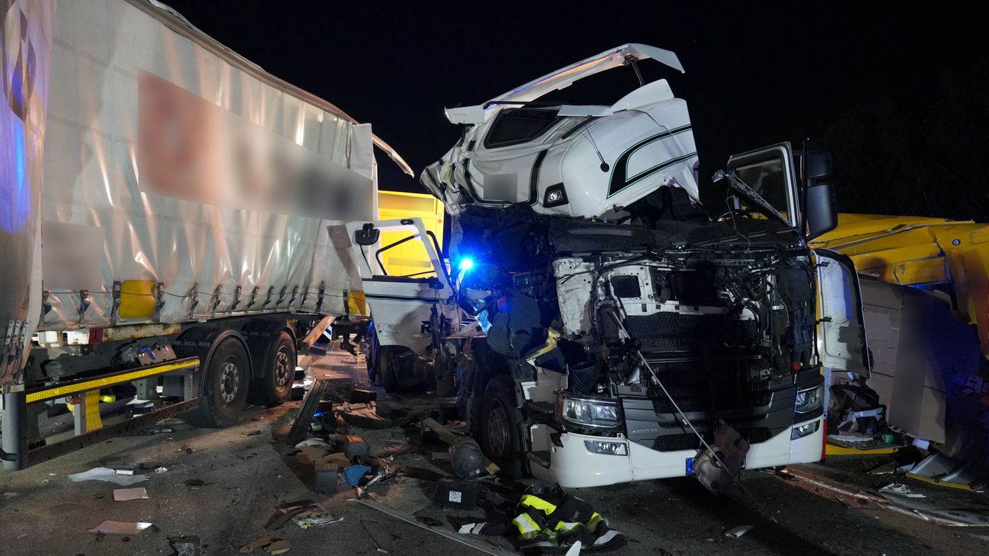 Die Sperrung der Autobahn ist bis in die frühen Morgenstunden geplant. Foto: Sascha Ditscher/dpa