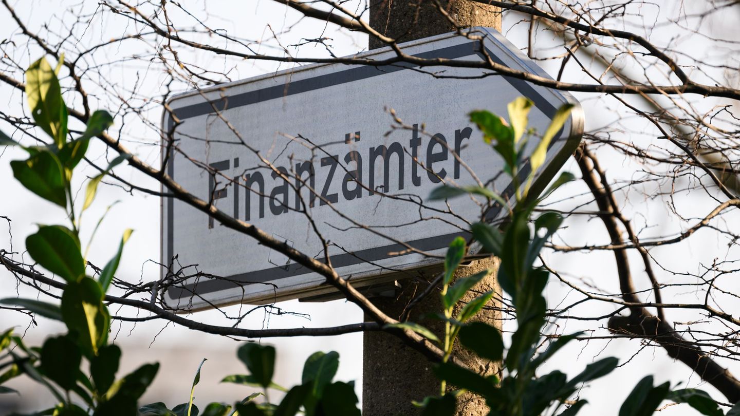 Bei den sächsischen Finanzämtern gingen 2025 insgesamt 9.640 Anzeigen wegen Steuerhinterziehung ein. (Symbolbild) Foto: Robert M