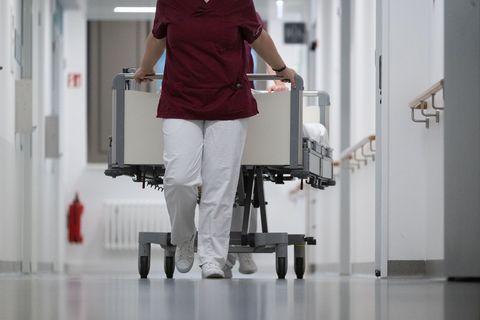 An mehreren Kliniken im Südwesten wird am Donnerstag gegen Sparpläne protestiert. (Symbolbild) Foto: Marijan Murat/dpa