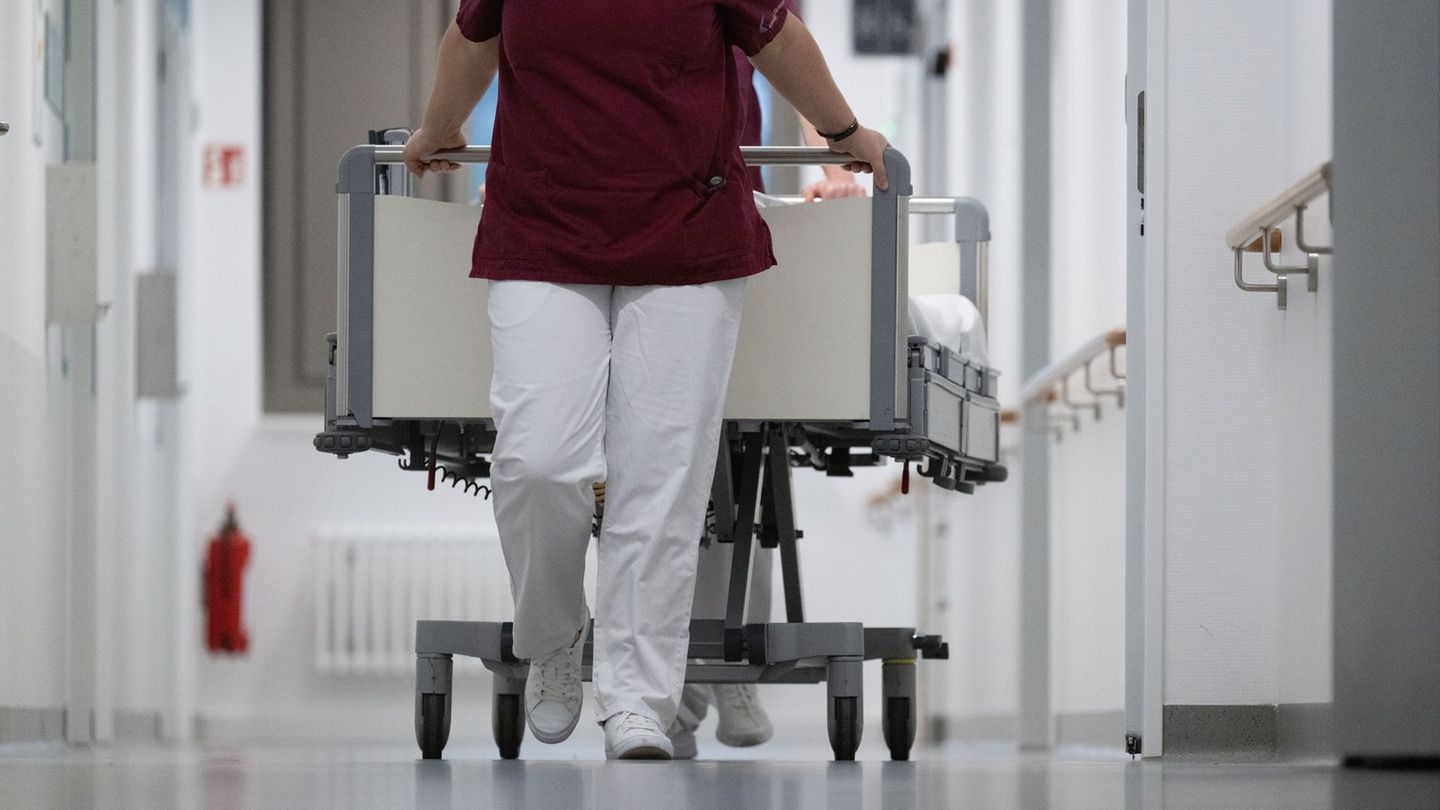 An mehreren Kliniken im Südwesten wird am Donnerstag gegen Sparpläne protestiert. (Symbolbild) Foto: Marijan Murat/dpa