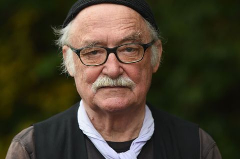 Der 85-Jährige wird mit dem Verdienstorden des Landes NRW ausgezeichnet. Foto: Henning Kaiser/dpa